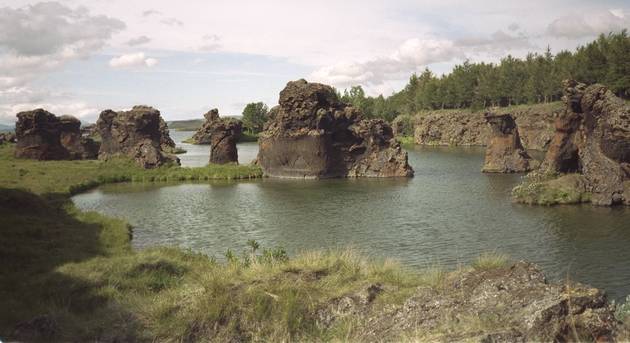 Typical rocks in lake M&yacute;vatn
