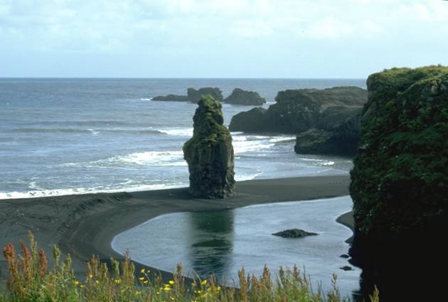 Cliff near Dyrh&oacute;laey