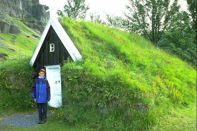 N&uacute;ssta&eth;ur