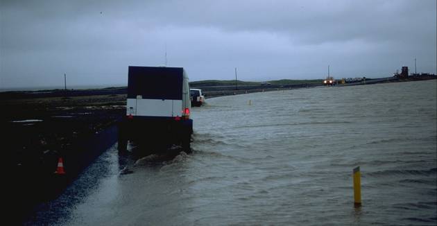 �berflutete Stra�e am Vatnaj&ouml;kull