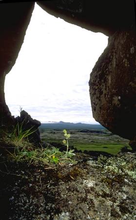 &THORN;ingvellir Ebene durch ein Fenster