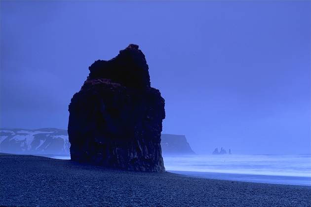 Cliff at Dyrh&oacute;laey